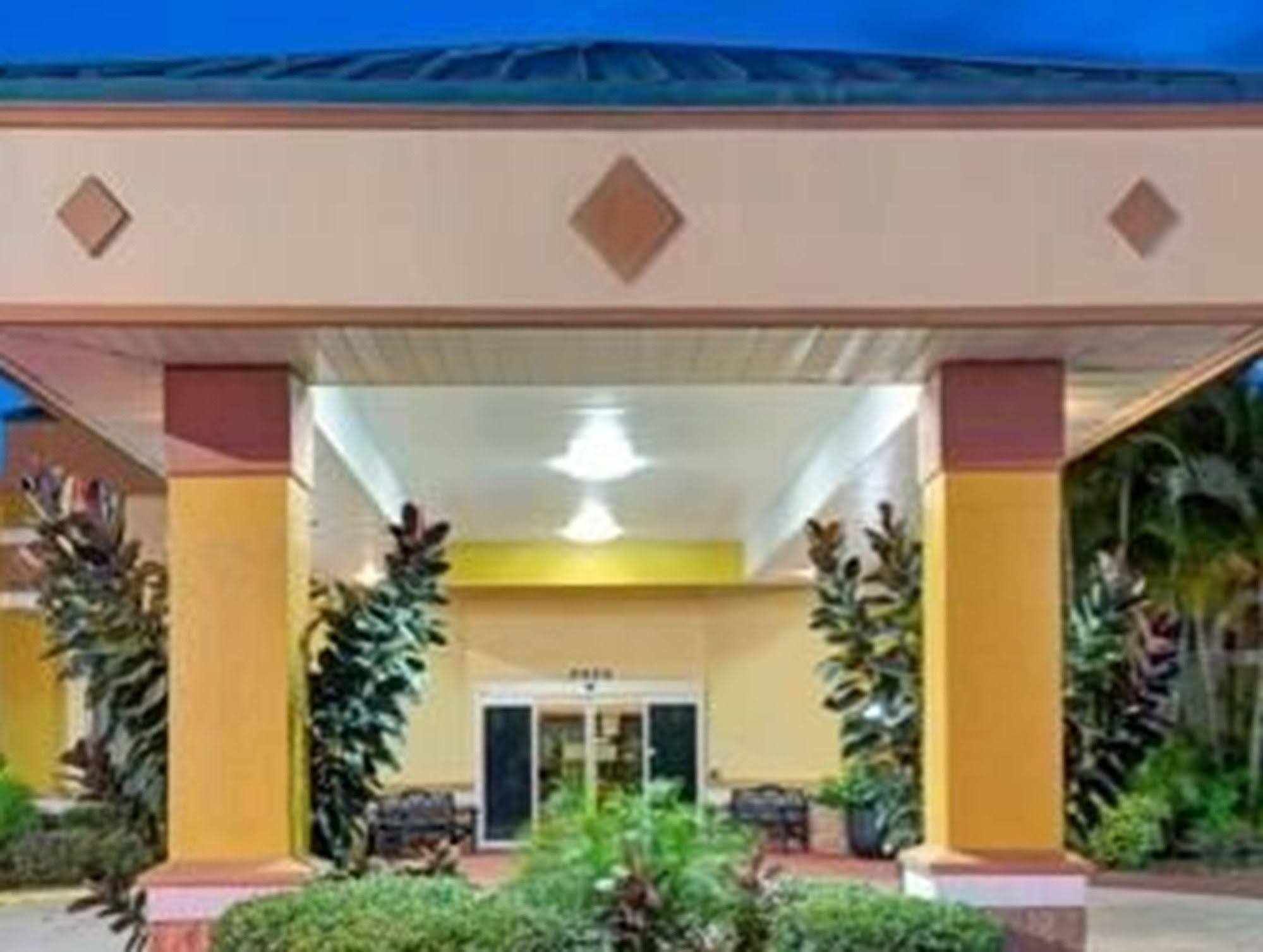 Garnet Inn & Suites أورلاندو المظهر الخارجي الصورة