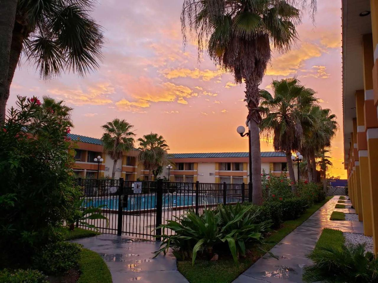 Garnet Inn & Suites أورلاندو المظهر الخارجي الصورة